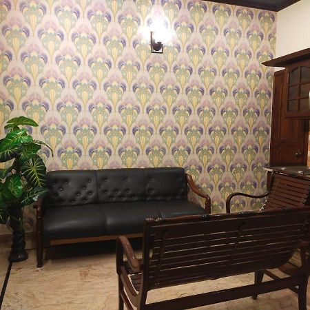 Luxury Living Rooms Near Agha Khan, Millennium, Nueplex Karachi Exterior foto