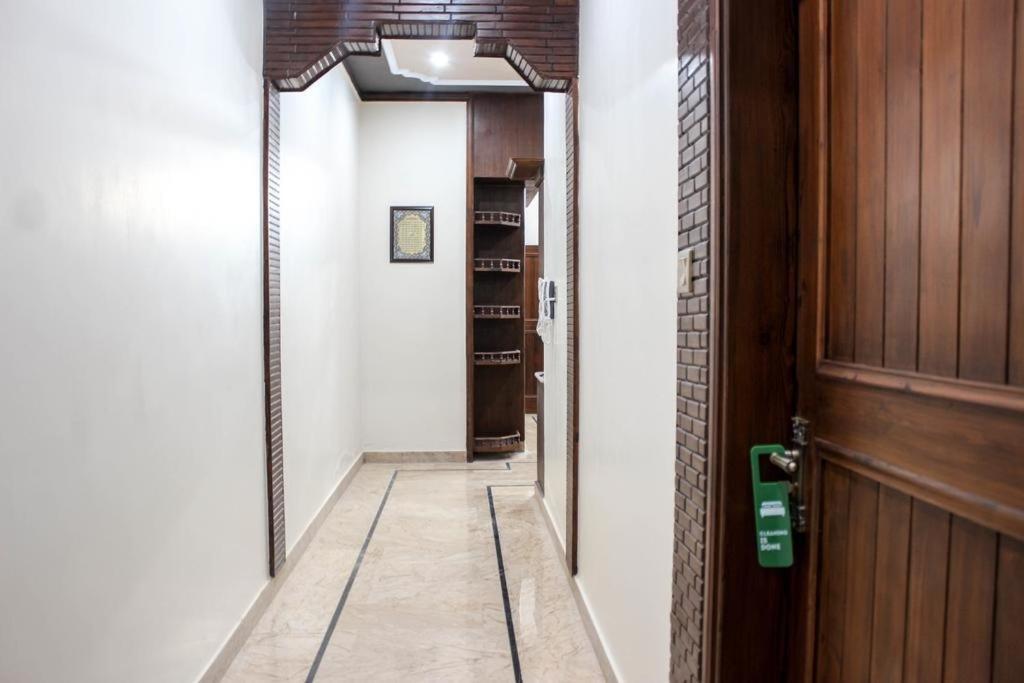 Luxury Living Rooms Near Agha Khan, Millennium, Nueplex Karachi Exterior foto
