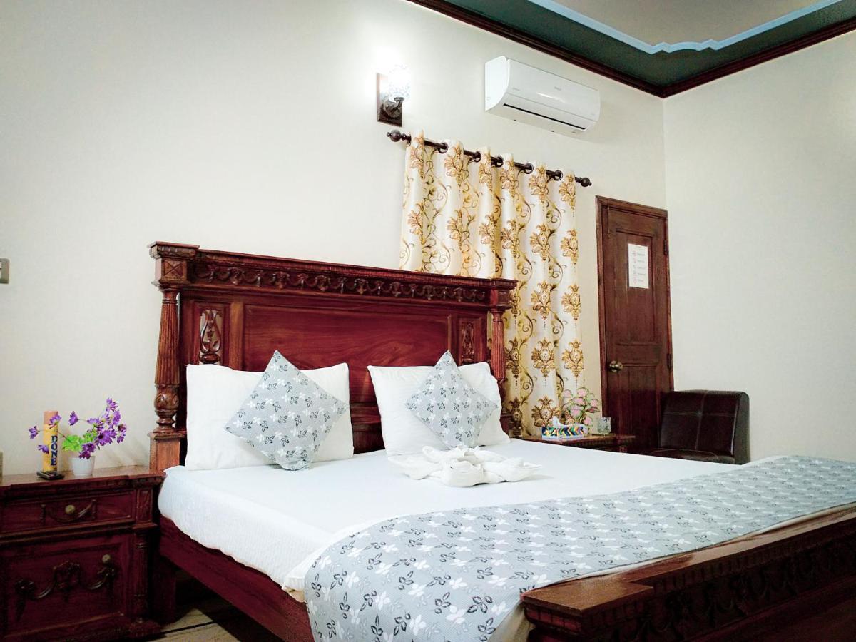 Luxury Living Rooms Near Agha Khan, Millennium, Nueplex Karachi Exterior foto