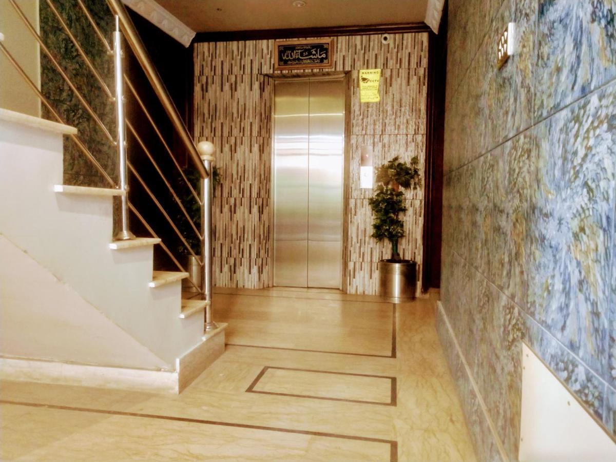Luxury Living Rooms Near Agha Khan, Millennium, Nueplex Karachi Exterior foto