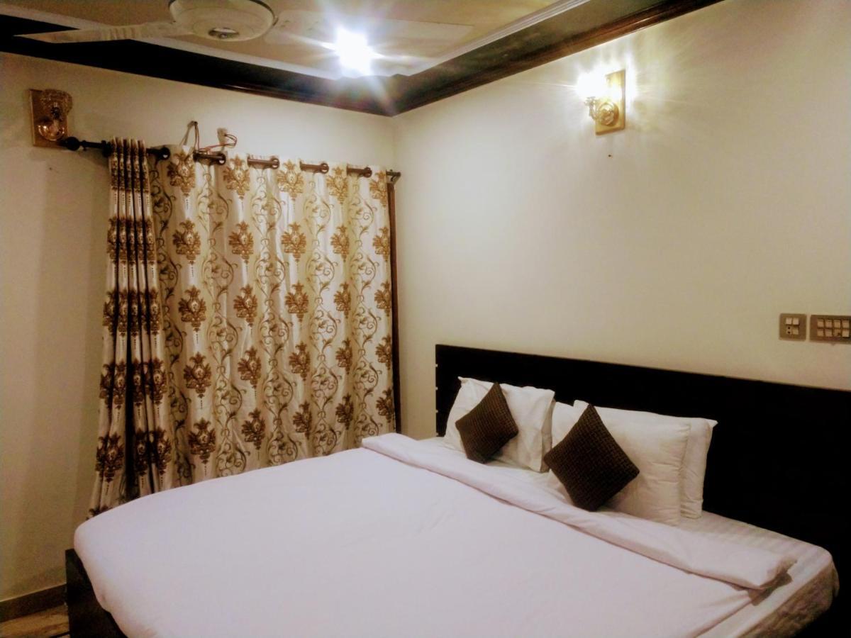 Luxury Living Rooms Near Agha Khan, Millennium, Nueplex Karachi Exterior foto