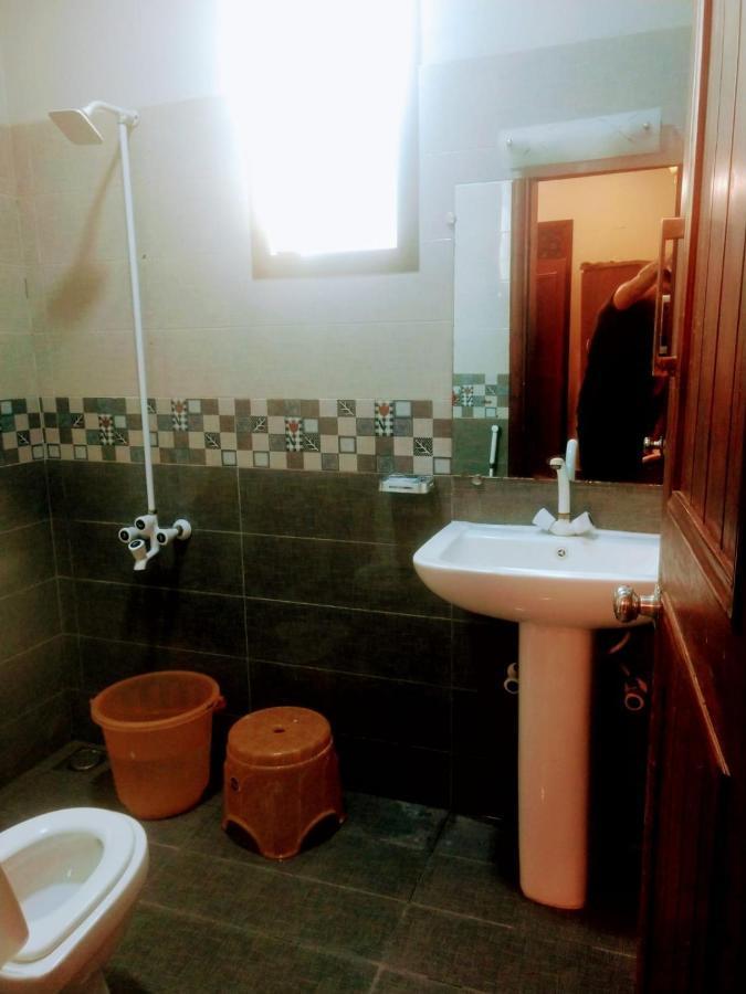 Luxury Living Rooms Near Agha Khan, Millennium, Nueplex Karachi Habitación foto